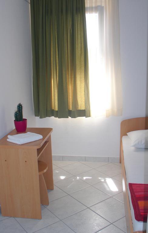 Hostel Amfora Fažana Szoba fotó